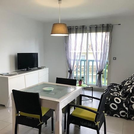 Appartement T2 Lumineux, Tres Bien Equipe, Proche Centre-Ville Salies-de-Bearn Luaran gambar