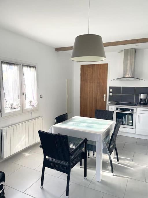 Appartement T2 Lumineux, Tres Bien Equipe, Proche Centre-Ville Salies-de-Bearn Luaran gambar