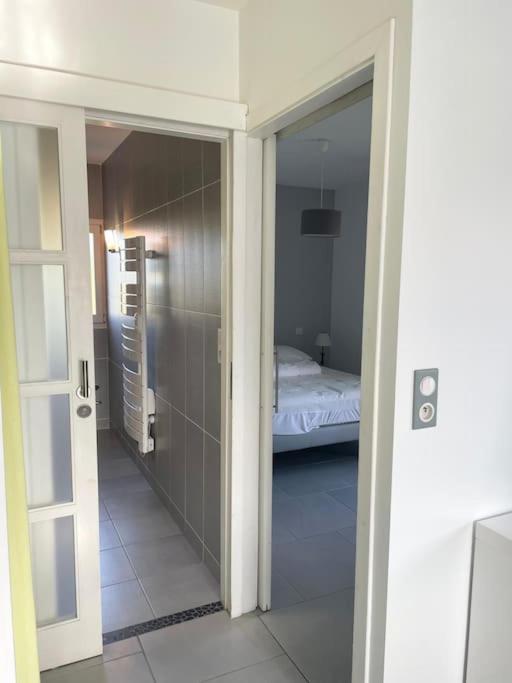 Appartement T2 Lumineux, Tres Bien Equipe, Proche Centre-Ville Salies-de-Bearn Luaran gambar