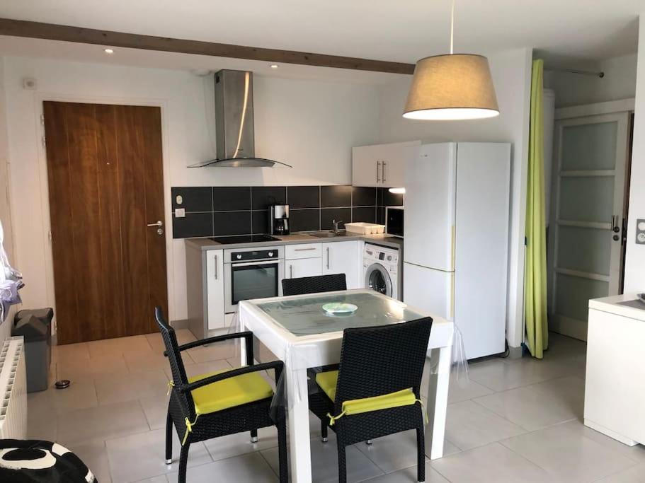 Appartement T2 Lumineux, Tres Bien Equipe, Proche Centre-Ville Salies-de-Bearn Luaran gambar